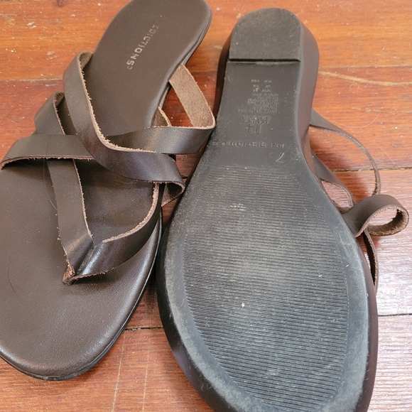 Predictions size 7 sandals - Picture 4 of 5
